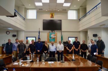 Εικόνα άρθρου: ΝΕΑ ΕΥΡΕΙΑ ΣΥΣΚΕΨΗ ΣΤΟ ΔΗΜΑΡΧΕΙΟ ΑΓΙΑΣ ΒΑΡΒΑΡΑΣ ΜΕ ΣΤΕΛΕΧΗ ΤΗΣ ΕΛΛΗΝΙΚΗΣ ΑΣΤΥΝΟΜΙΑΣ