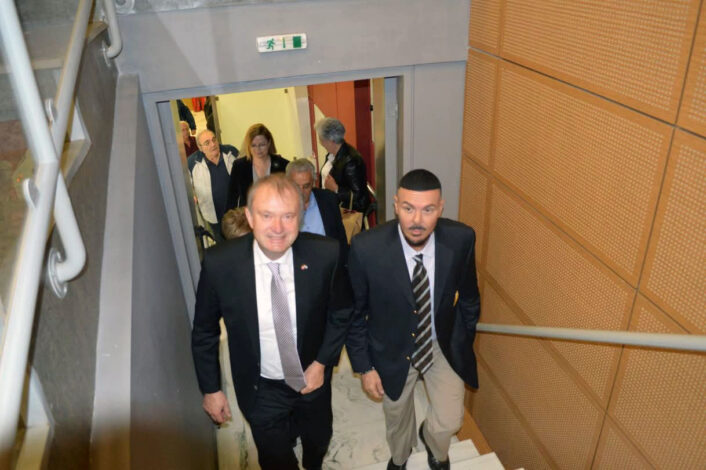 589294586 25721964444063516 6556635929788605871 N 706x470