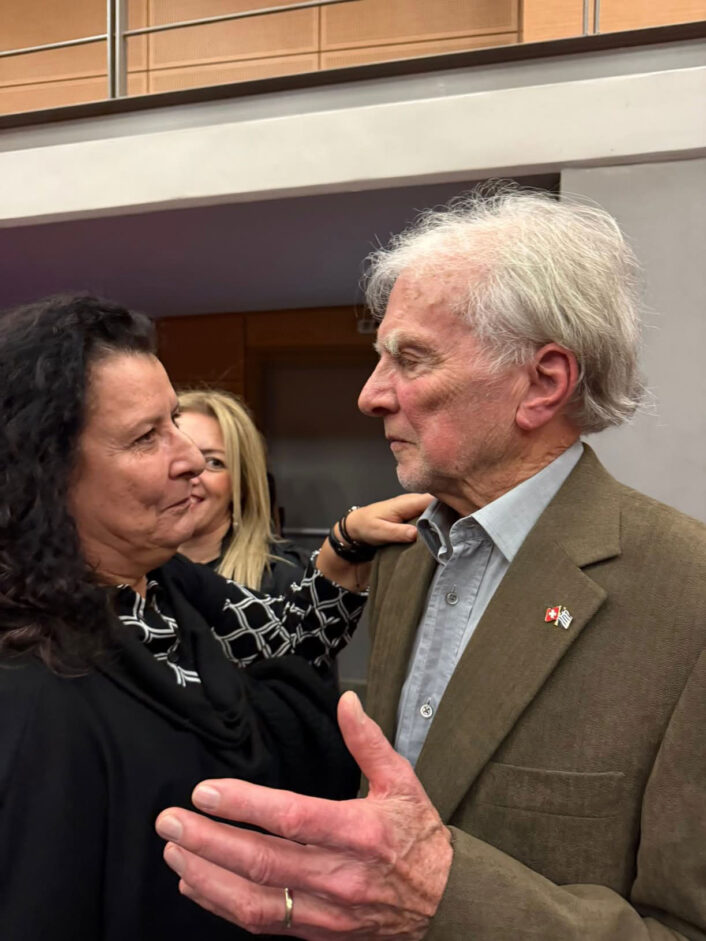 589555030 25721964067396887 7838054489947696276 N 706x941