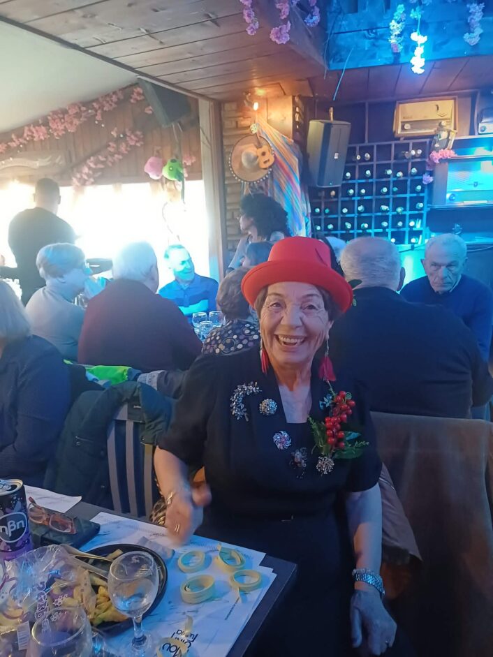 43d07027 1afe 4c2c 8c2f B046329d4ee2 706x941